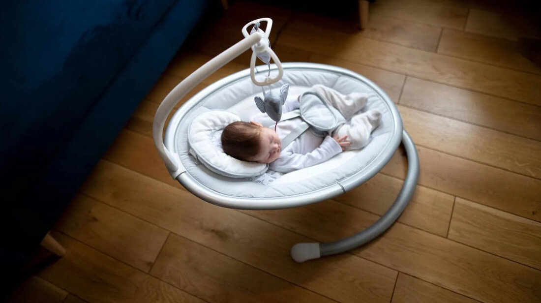 Lezaczek RICOKIDS 705000 Bialo-szary regulacja kata oparcia 8 predkosci bujania 16 kolysanek dzwieki natury spiew ptakow i szum morza