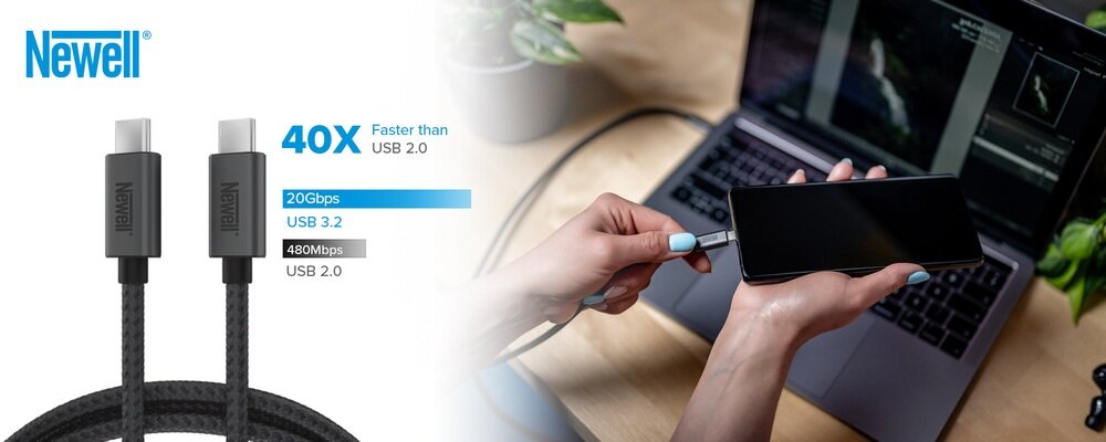 Dwa końce kabla USB na białym tle i osoba podłącza kabel do telefonu przy laptopie, tekst 40x szybciej niż USB 2.0