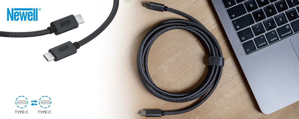 Grafika: zbliżenie wtyków USB-C i zwinięty pleciony kabel na biurku obok laptopa, z opisem ładowania do 100W