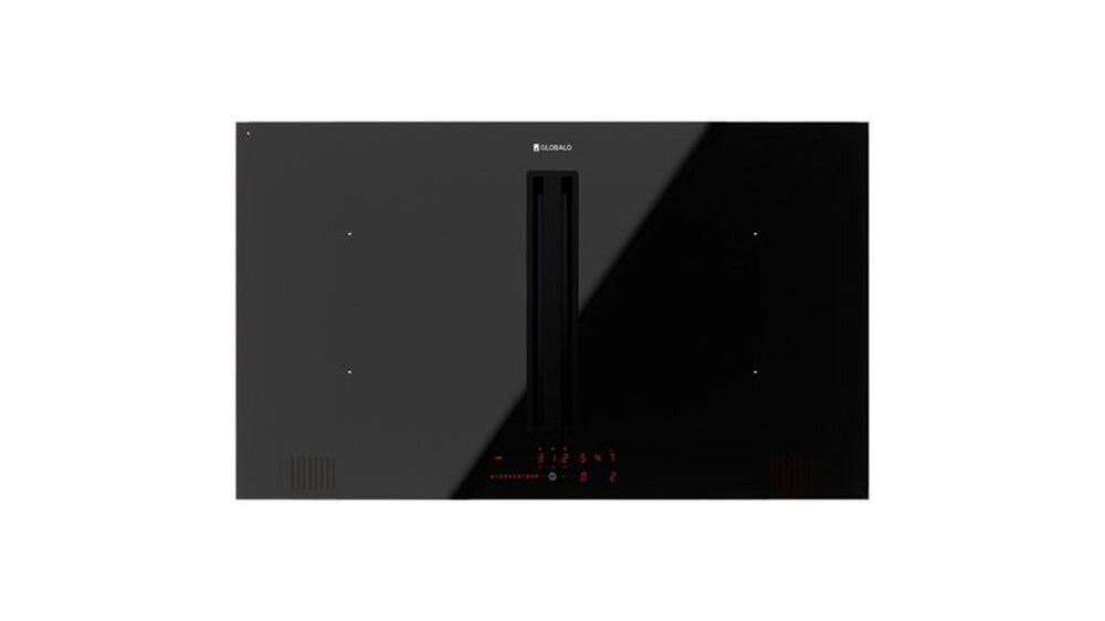 Płyta indukcyjna Globalo Plantis 90.1 Black na blacie w jasnej kuchni z drewnianymi akcentami kompaktowa konstrukcja wysokość 12 cm pojemne szuflady oszczędność miejsca instalacja z tyłu szafki przestrzeń do przechowywania organizacja kuchni