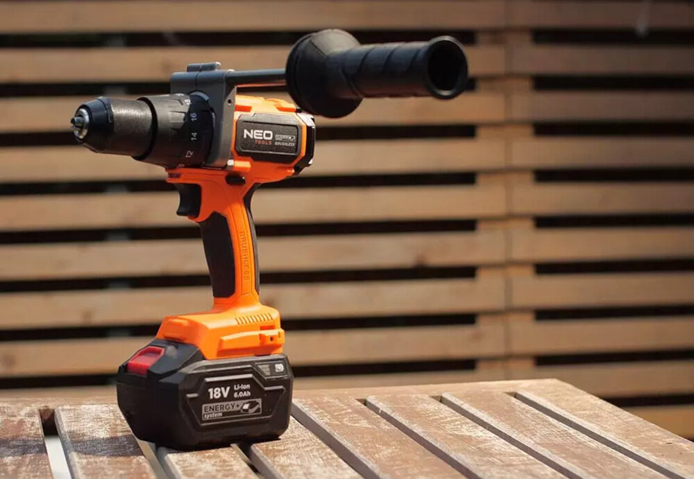 Wiertarko-wkrętarka NEO TOOLS 04-616 praktyczna funkcjonalna mobilna wygodne uzytkowanie szybka wymiana osprzetu