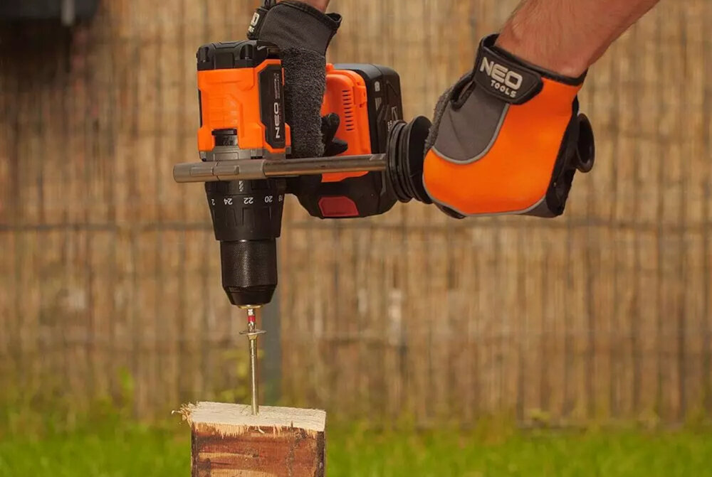 Wiertarko-wkrętarka NEO TOOLS 04-616 funkcja obrotow prawo/lewo wielofunkcyjny sprzet ulatwia wkrecanie i wykrecanie srub usuwa zaklinowane wiertla umozliwia korekte bledow montazowych perlan kontrola swoboda dzialania