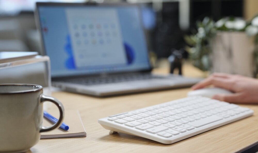 Zestaw bezprzewodowy TRUST (BT+WIRRLES) Lyra  potrójne połączenie klucz ekologiczna praca wydłużony czas pracy uniwersalna niski profil łatwa obsługa klawisze piękny chwyt 