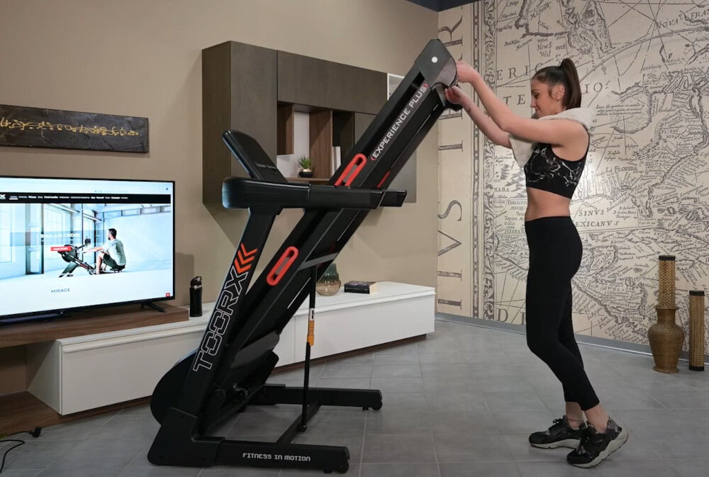 Bieżnia elektryczna TOORX Experience Plus AC skladna konstrukcja elegancki wyglad kolka transportowe