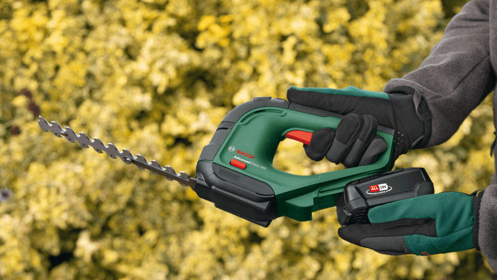 Nożyce do żywopłotu BOSCH AdvancedShear akumulatorowe + Zestaw startowy 18V 2.5 Ah akumulator z serii POWER FOR ALL 18V pojemność 2,5 Ah ładowarka