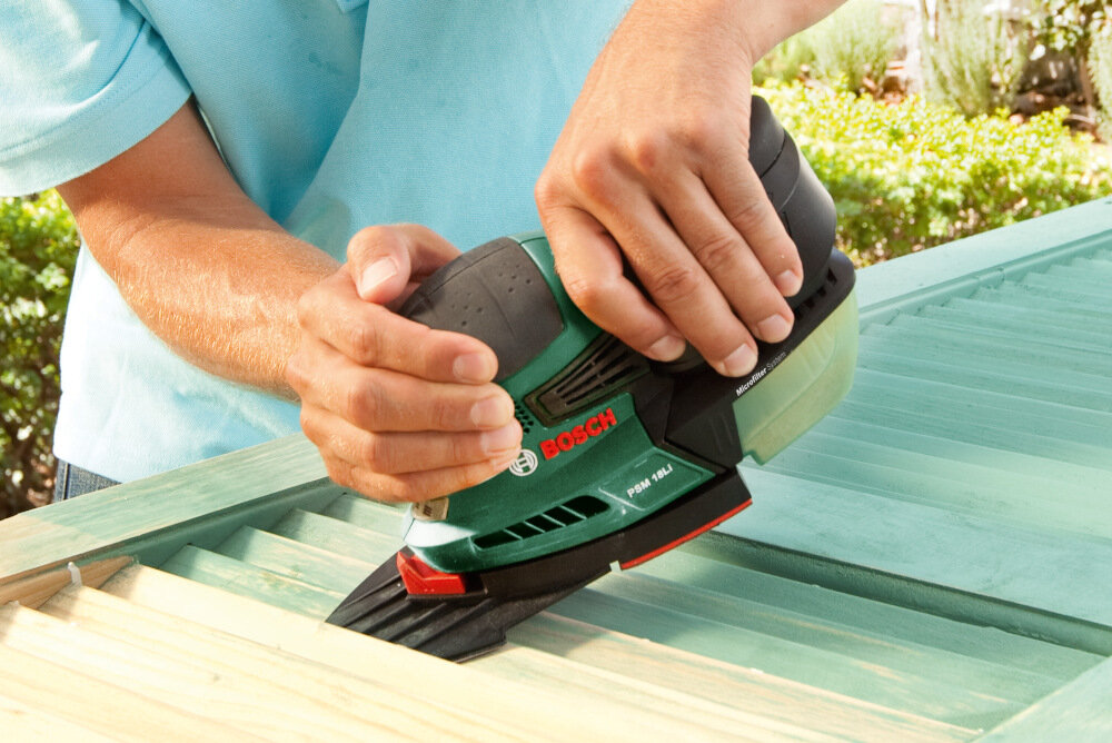 Szlifierka oscylacyjna BOSCH PSM 18 LI 06033A1321 + Zestaw startowy 18V 2.5 Ah silnik szczotkowy maksymalna prędkość obrotowa do 11000 obr/min średnica oscylacyjna 1,6 mm duży włącznik główny