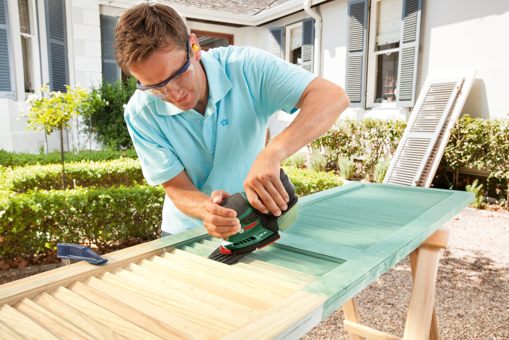 Szlifierka oscylacyjna BOSCH PSM 18 LI 06033A1321 + Zestaw startowy 18V 2.5 Ah wysokiej klasy elektronarzędzie do precyzyjnej obróbki drewna powierzchni metalowych do prac wykończeniowych