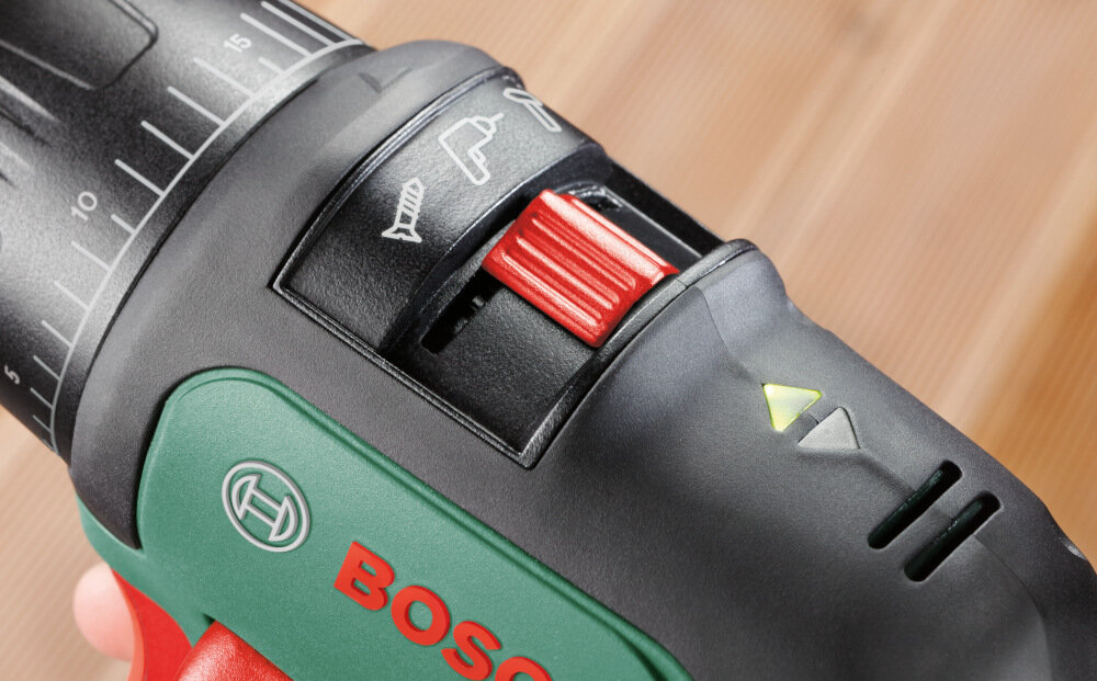 Wiertarko-wkrętarka BOSCH UniversalImpact 18V-60 06039D7100 + Zestaw startowy 18V 2.5 Ah 2-biegowa przekładnia pierwszy nbieg praca w zakresie 0-500 obr/min drugi 0-1900 obr/min wybór właściwego ustawienia mocy