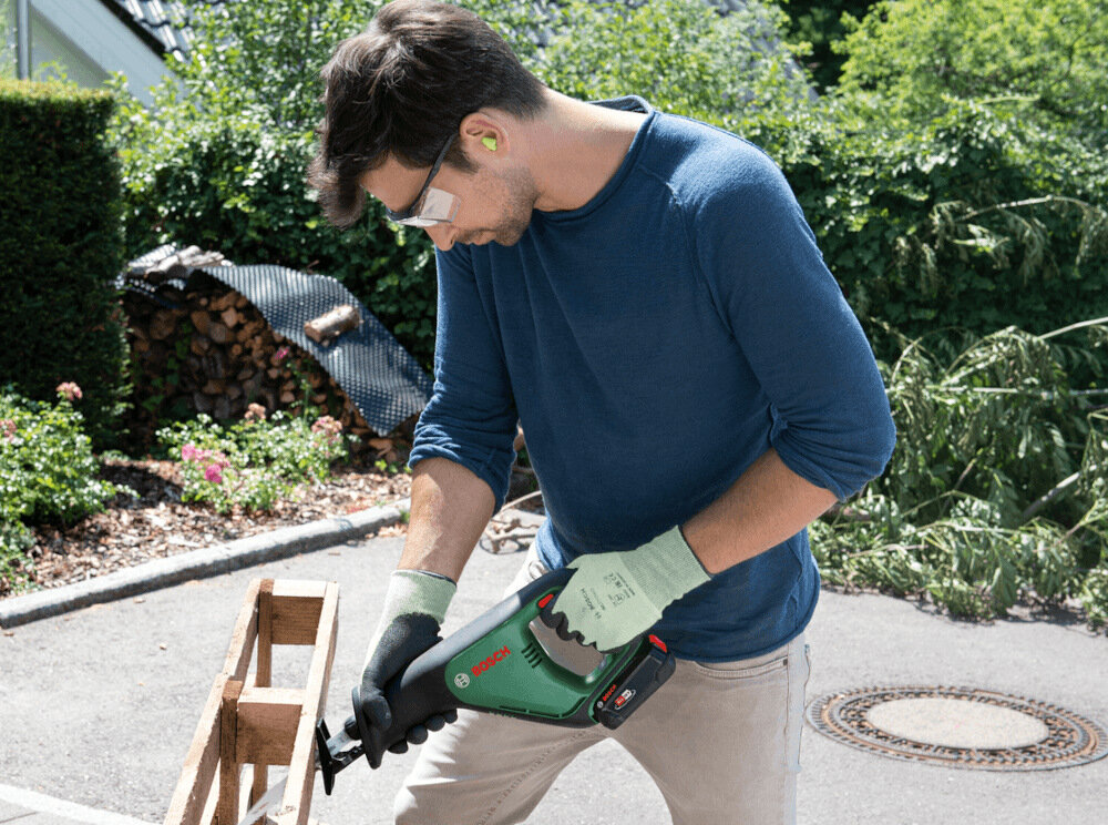 Piła szablasta BOSCH AdvancedRecip 18 06033B2402 + Zestaw startowy 18V 2.5 Ah funkcjonalna niesamowita szybkość wydajność prękość 3100 skoków na minutę długość skoku 23 mm precyzyjne cięcia w bardzo krótkim czasie większa efektywność pracy