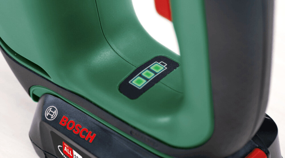 Piła szablasta BOSCH AdvancedRecip 18 06033B2402 + Zestaw startowy 18V 2.5 Ah wskaźnik stanu naładowania akumulatora