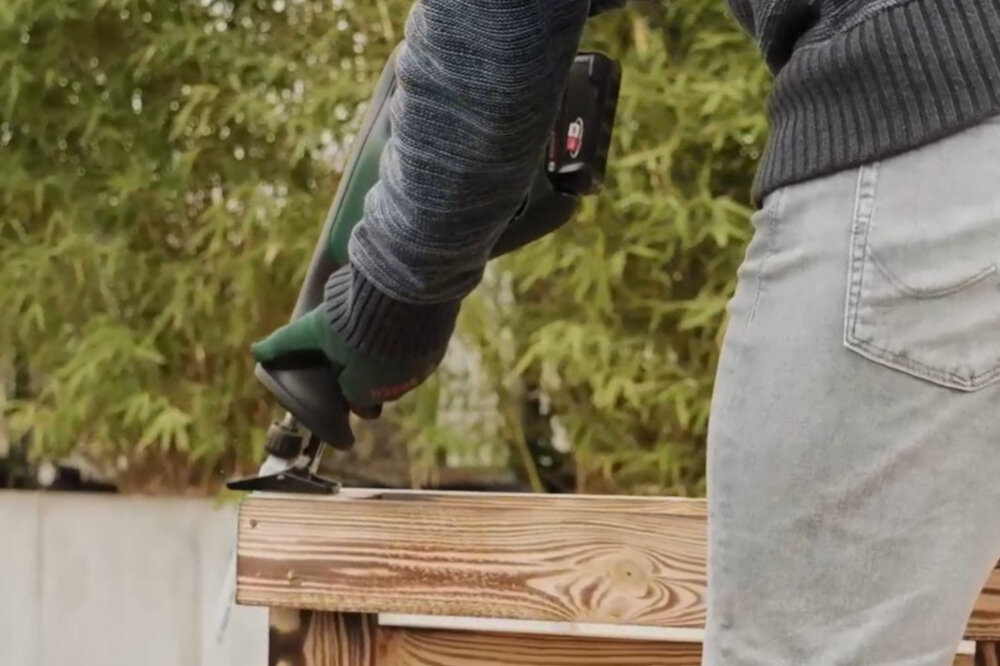 Piła szablasta BOSCH AdvancedRecip 18 06033B2402 + Zestaw startowy 18V 2.5 Ah system Bosch Constant Electronic łagodny rzruch włącznik regulacja prędkości większa precyzja i kontrola