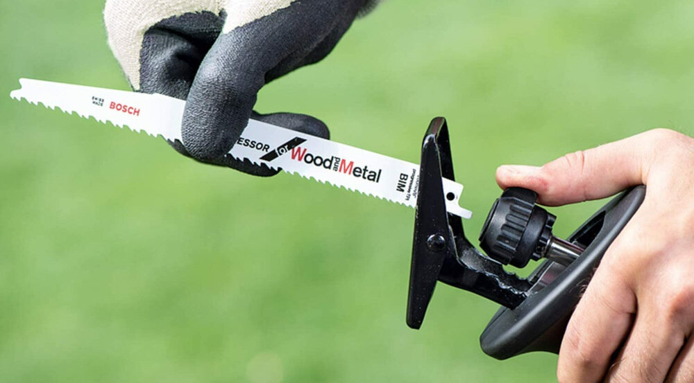 Piła szablasta BOSCH AdvancedRecip 18 06033B2402 + Zestaw startowy 18V 2.5 Ah uchwyt SDS szybka łatwa beznarzędziowa wymiana brzeszczotów automatyczne blokowanie brzeszczotu przy zamkniętej nasadce bezpieczna praca