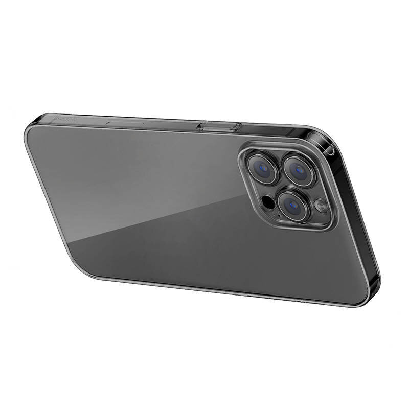 Na obrazie widoczny jest telefon w przezroczystym etui, z trzema obiektywami aparatu z tyłu. Etui jest dopasowane do kształtu telefonu, a jego powierzchnia jest gładka i błyszcząca.