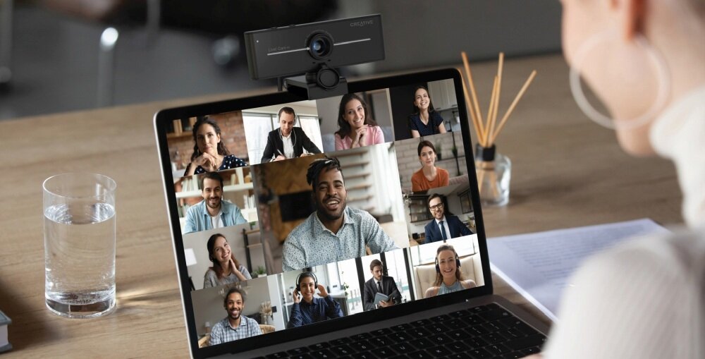 Kamera CREATIVE Live Cam Sync 4K Kamera internetowa, 4K UHD, SmartComms, Wysoka jakość dźwięku, Kompatybilność, Elastyczne montowanie, Prywatność, Inteligentne oprogramowanie, Rozdzielczość 3840x2160, Profesjonalne treści wideo.