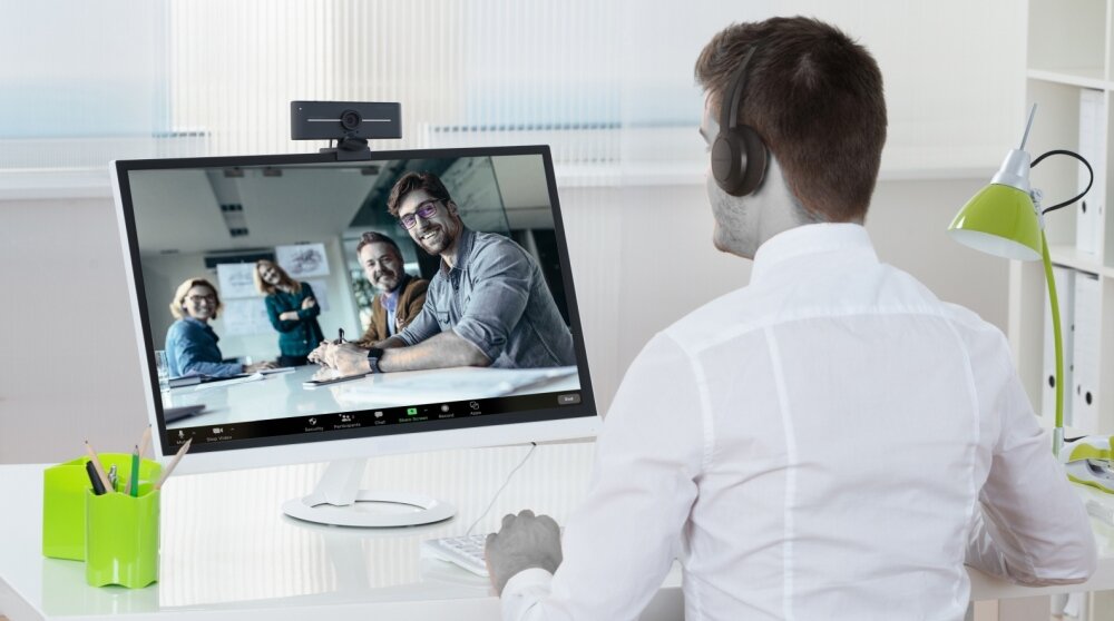 Kamera CREATIVE Live Cam Sync 4K Kamera internetowa, 4K UHD, SmartComms, Wysoka jakość dźwięku, Kompatybilność, Elastyczne montowanie, Prywatność, Inteligentne oprogramowanie, Rozdzielczość 3840x2160, Profesjonalne treści wideo.