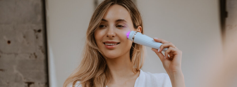 Urządzenie do pielęgnacji twarzy BEAUTIFLY Glossy Acne niebieskie swiatlo zdrowa skora