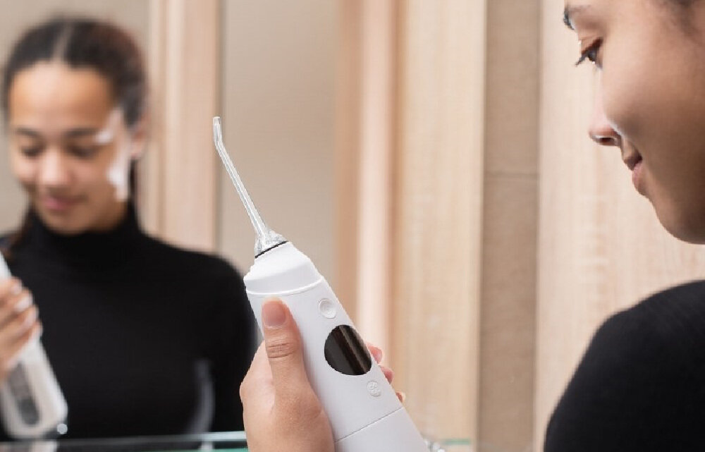 Irygator TRUELIFE AquaFloss Compact C300 Czarny Dbałość o szczegóły wodoodporna konstrukcja IPX7 higiena