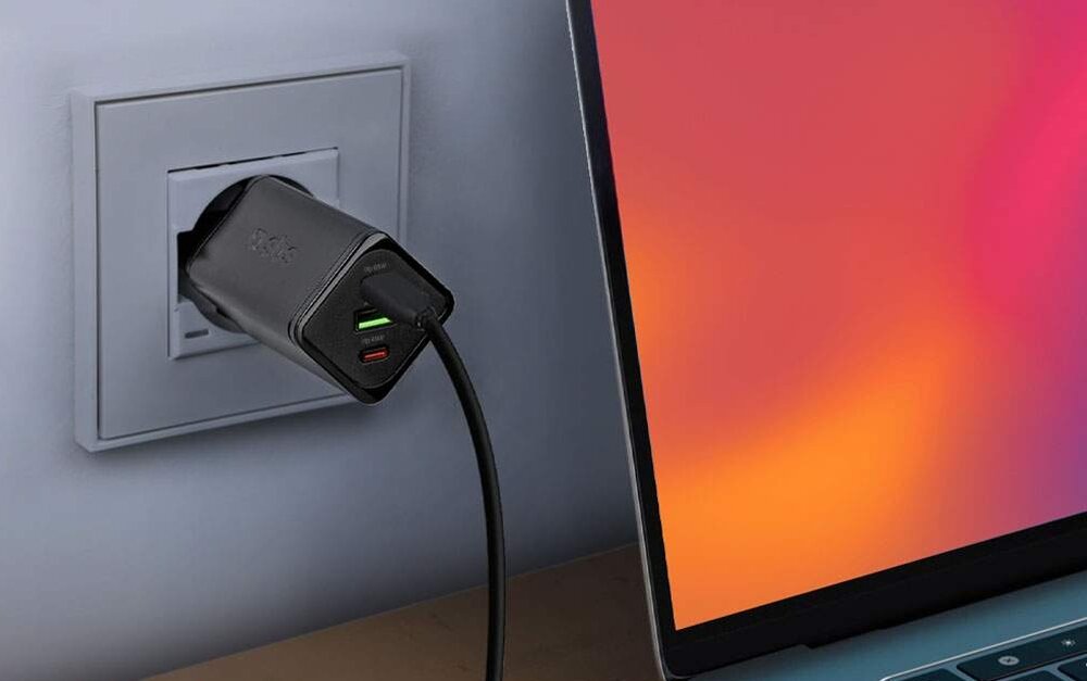 Ładowarka sieciowa SBS NanoTube Charger 65W Zawiera ładowarkę wieloportową GaN 65W z wtyczką EU