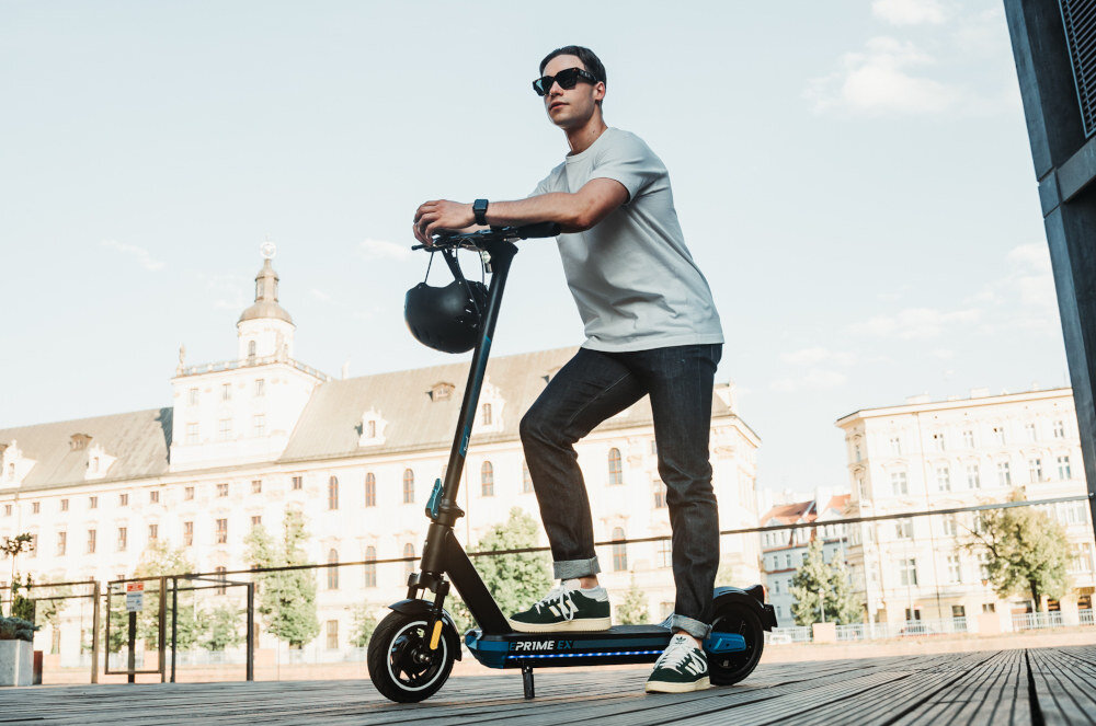 Hulajnoga elektryczna FRUGAL E-Pr1me EX Czarny miejska do jazdy po chodnikach ulicach oryginalny niepowtarzalny wygląd wysokiej jakości elektroniczne podzespoły