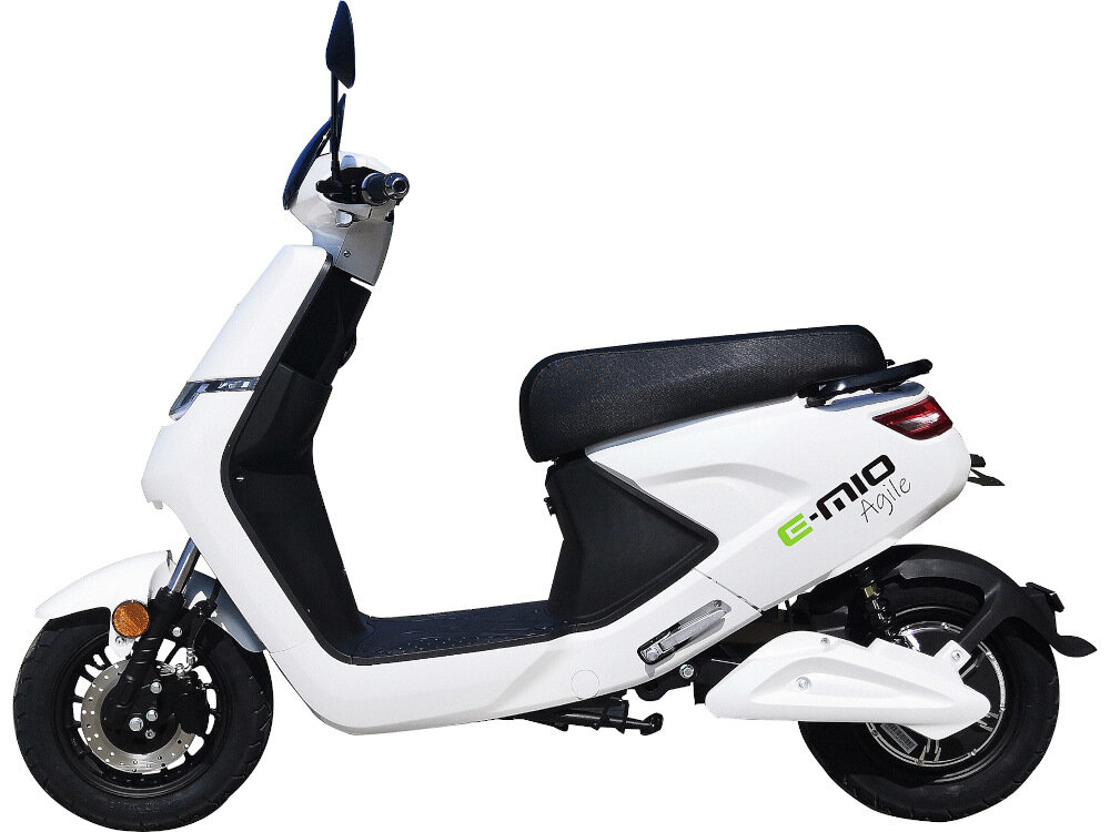 Skuter elektryczny E-MIO Agile z kufrem Biały bateria litowo-jonowa pojemność 20 Ah 160 ogniw do 60 km na jednym ładowaniu
