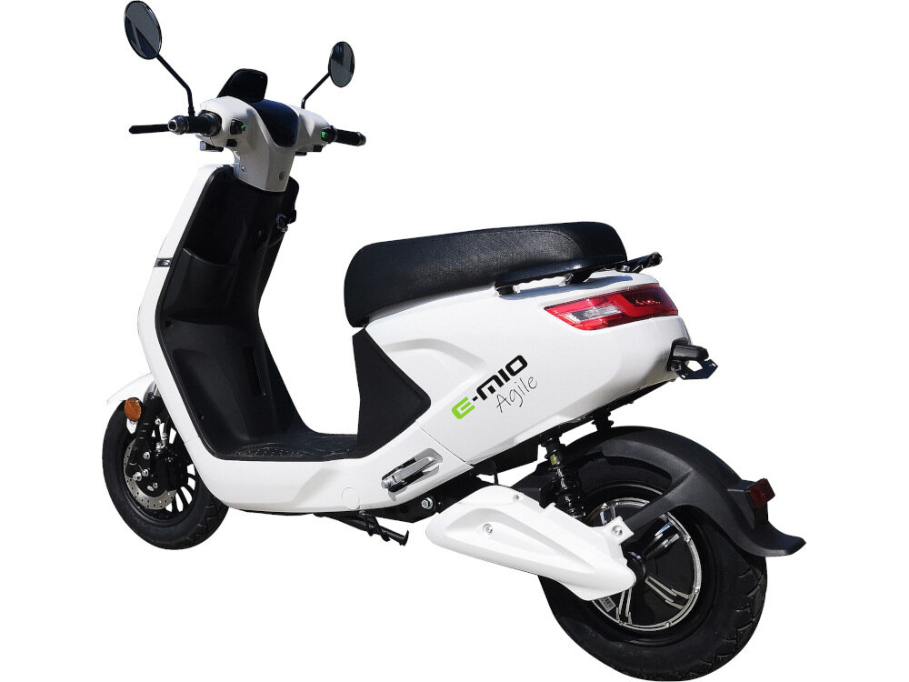 Skuter elektryczny E-MIO Agile z kufrem Biały silnik elektryczny moc 2000 W maksymalny moment obrotowy do 35 Nm maksymalna prędkość do 45 km/h wzniesienia maksymalny kąt do 15 stopni