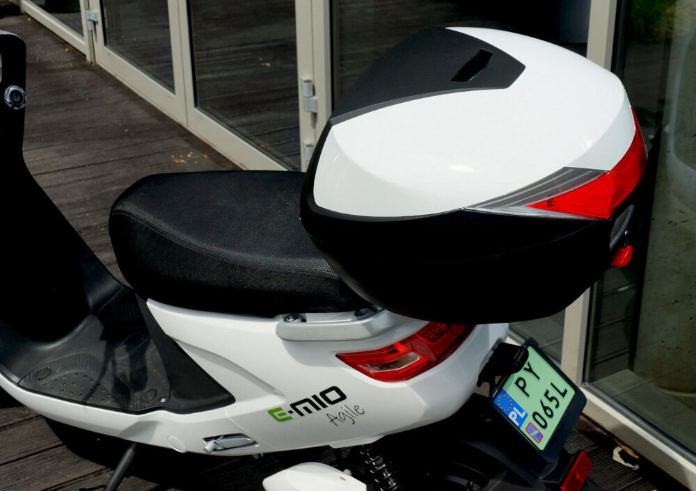 Skuter elektryczny E-MIO Agile z kufrem Biały kufer
