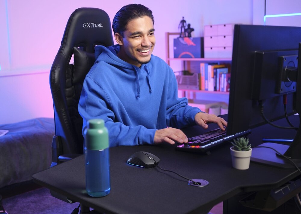 Mysz TRUST GXT924 YBAR+ RGB lekkość przewodowa bezprzewodowa podświetlenie działanie konstrukcja przyciski konfiguralne sensor optyczny połączenie rozgrywka komfort
