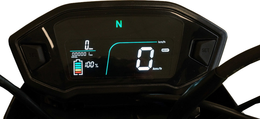 Skuter elektryczny E-MIO Vento Biały latwa obsluga panel kontrolny duzy kolorowy wyswietlacz