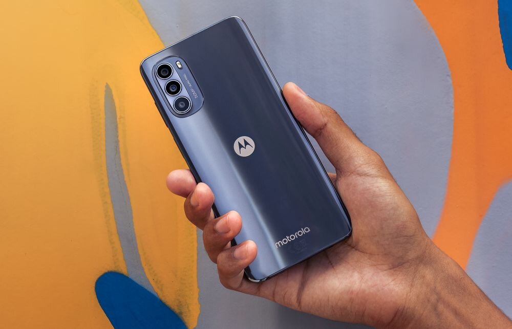 Smartfon MOTOROLA Moto G52 ekran bateria aparat procesor ram pamięć pojemność rozdzielczość zdjęcia filmy opis dane cechy blokady system łączność wifi bluetooth obudowa szkło odporność porty muzyka transfer sieć przekątna matryca waga czujniki oled amoled ips