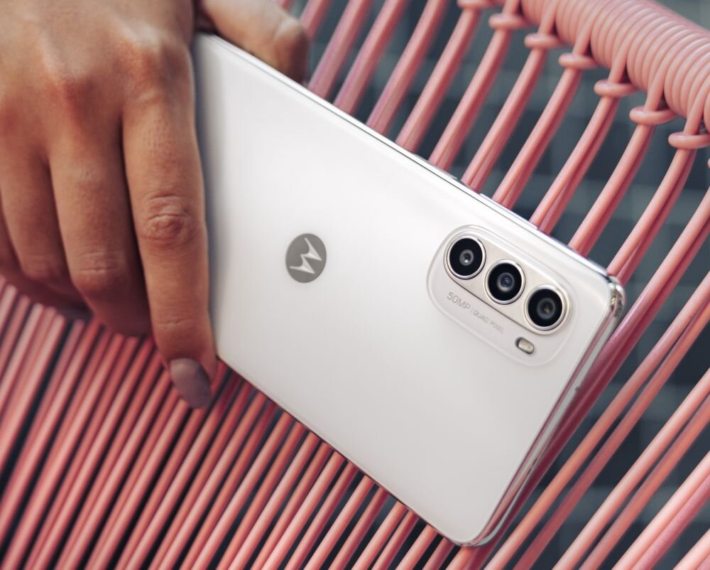 Smartfon MOTOROLA Moto G52 ekran bateria aparat procesor ram pamięć pojemność rozdzielczość zdjęcia filmy opis dane cechy blokady system łączność wifi bluetooth obudowa szkło odporność porty muzyka transfer sieć przekątna matryca waga czujniki oled amoled ips