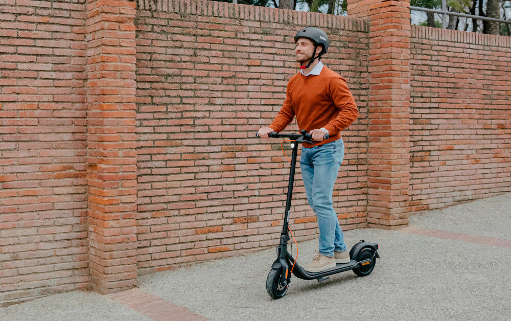 Hulajnoga elektryczna SEGWAY Ninebot KickScooter F2 D Czarny 3 tryby jazdy ECO SPORT DRIVE WALK