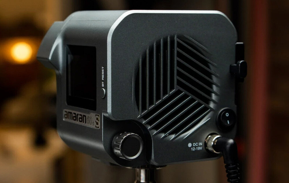 Lampa LED AMARAN COB 60D S 8 wbudowanych efektów FX, migotania fleszy paparazzi, wybuchów fajerwerków, defektu żarówki, błysków piorunów, efektu telewizora, pulsującego światła, migotania, detonacji materiałów wybuchowych