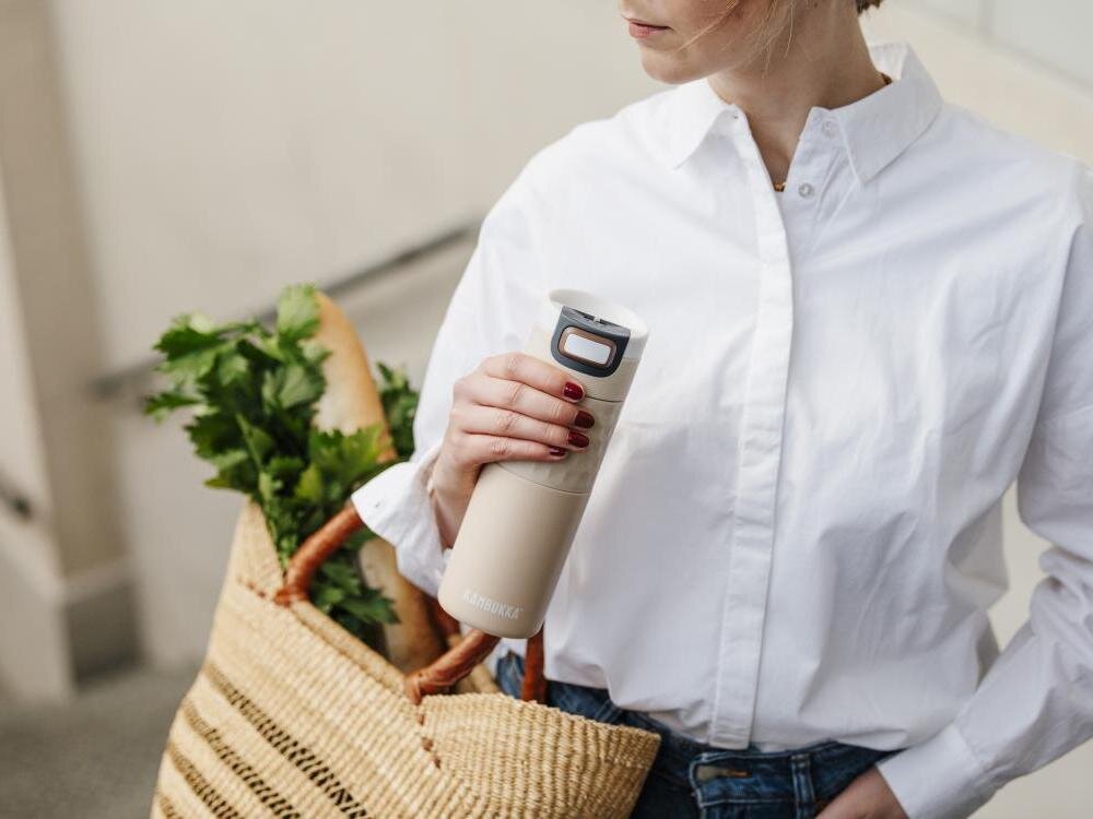 Kubek termiczny Kambukka Etna Grip szczelność bez wycieków bezpieczeństwo ochrona