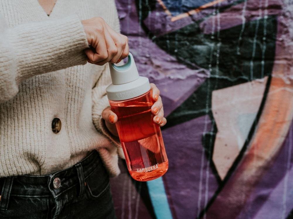 Butelka plastikowa KAMBUKKA Reno Flower Garden Wielokolorowy otwór średnica