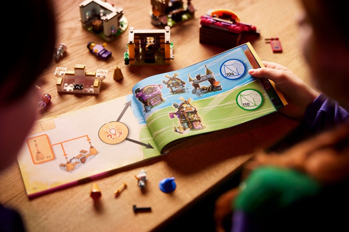 LEGO DREAMZzz Wioska marzeń 40657 dziecko kreatywność zabawa nauka rozwój klocki figurki minifigurki jakość tradycja konstrukcja nauka wyobraźnia role jakość bezpieczeństwo wyobraźnia budowanie pasja hobby funkcje instrukcja aplikacja LEGO Builder