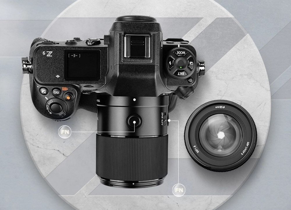 Obiektyw Yongnuo YN 50 mm f/1,8 DF DSM do bokeh z boku z widoczną nazwą urządzenia wydrukowaną na tubusie