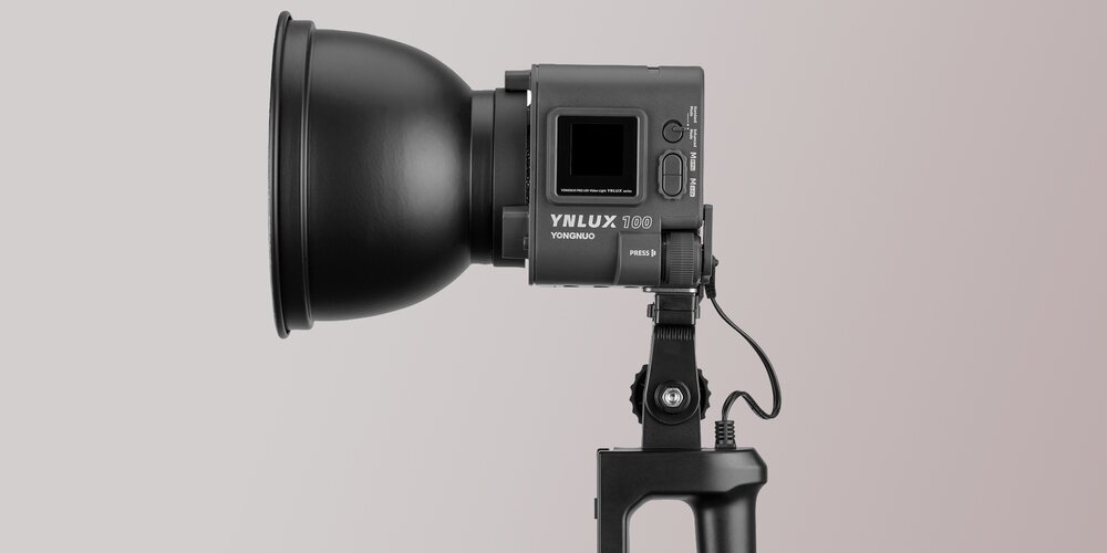 Lampa LUX100 Kit z boku z widocznymi przyciskami wymiary Bowens wentylacja