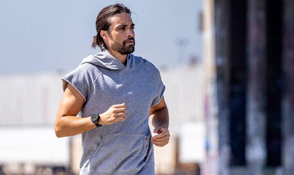 Smartwatch Garmin instinct crossover ekran bateria czujniki zdrowie sport pasek ładowanie pojemność rozdzielczość łączność sterowanie krew puls rozmowy smartfon aplikacja