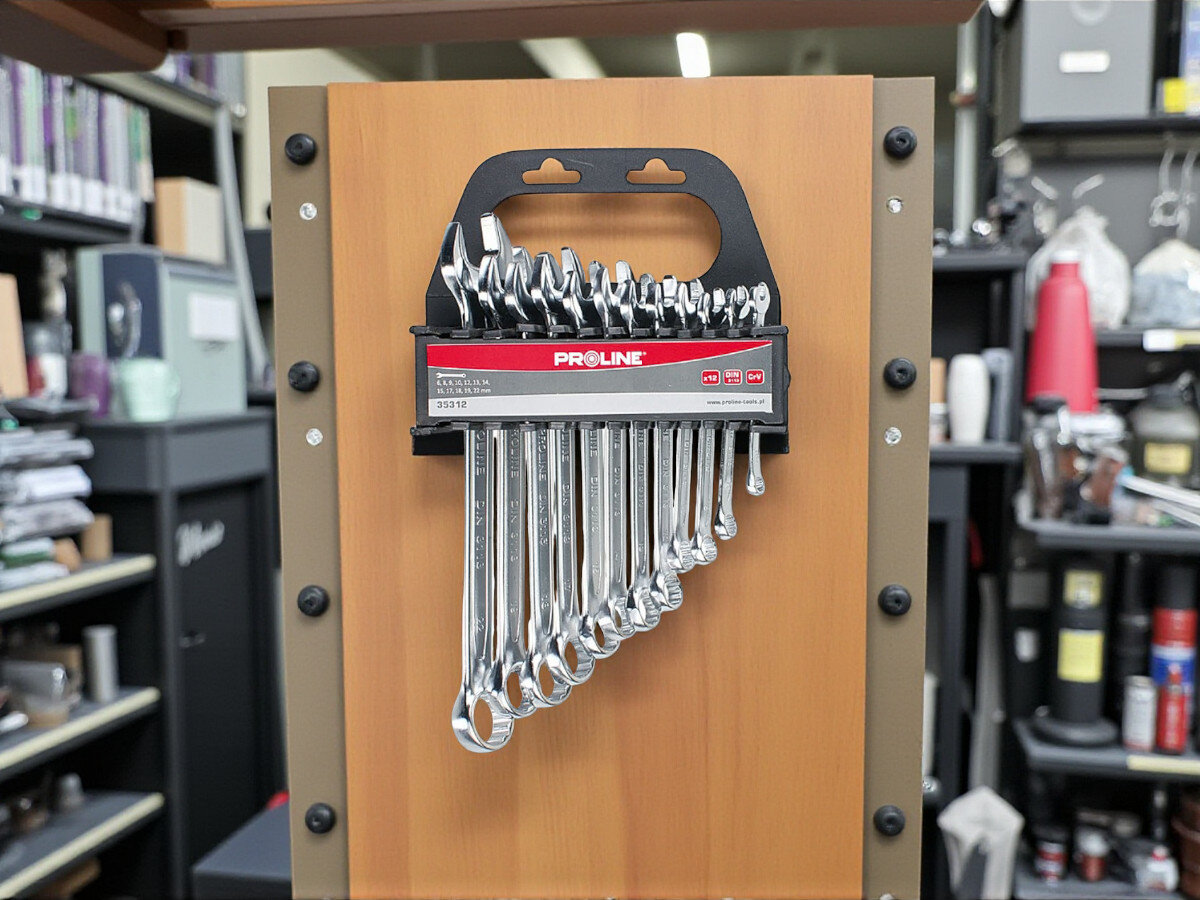 Zestaw kluczy płasko-oczkowych PROLINE 35312 6-22 mm (12 sztuk), warsztat, praca, remont, kręcenie, klucze wiszą na ściance w warsztacie