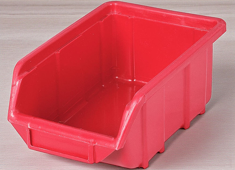 Pojemnik magazynowy PATROL Ecobox Mały Czerwony na drewnianym blacie