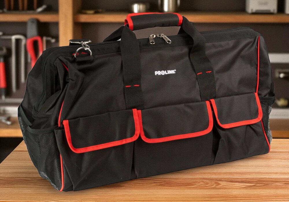 Torba na narzędzia PROLINE 62161 66L duża pojemność 610x270x400 mm mocny poliester 600D suwak - na stole roboczym w garażu