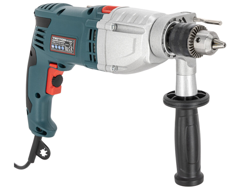 Wiertarka udarowa TRYTON TDW1050A wiertarka na białym tle widoczna od przodu pod skosem miękki uchwyt ergonomiczna konstrukcja stabilność prowadzenia niska waga około 2,98 kg blokada włącznika stała prędkość pracy