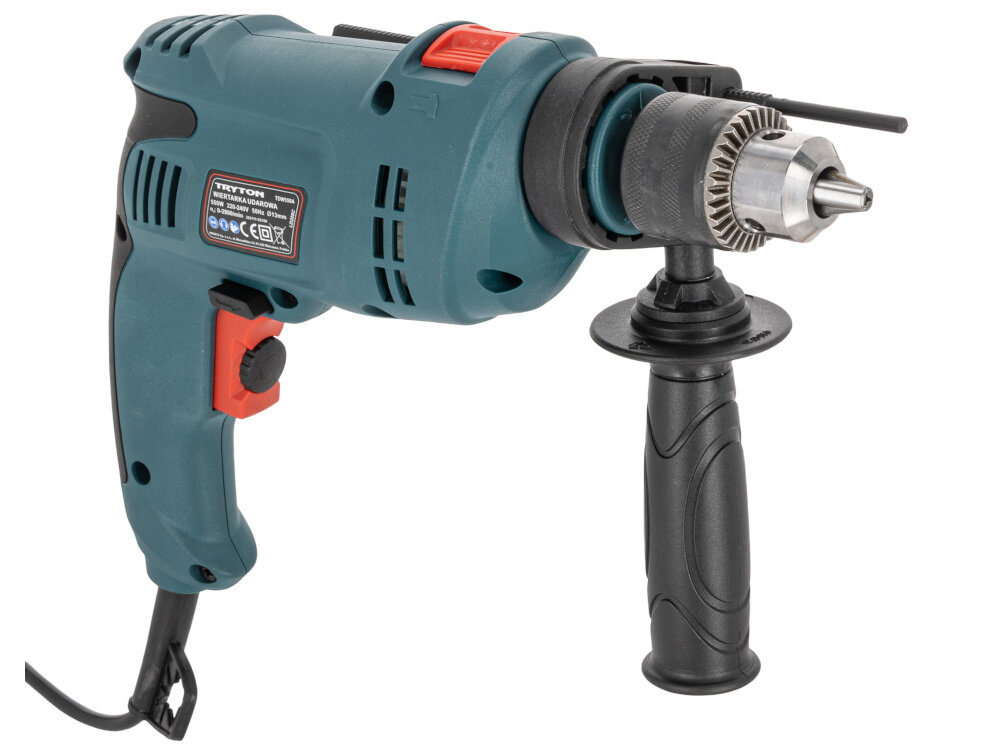 Wiertarka udarowa TRYTON TDW550A wiertarka na białym tle widoczna od przodu pod skosem miękki uchwyt ergonomiczna konstrukcja stabilność prowadzenia niska waga około 1,9 kg blokada włącznika stała prędkość pracy