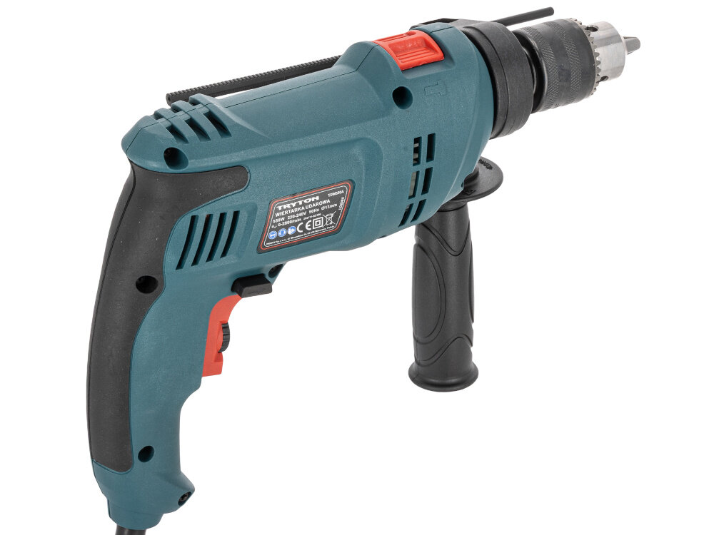 Wiertarka udarowa TRYTON TDW550A wiertarka na białym tle widoczna od tyłu pod lekkim skosem wytrzymała aluminiowa obudowa przekładni trwałość urządzenia i chroni mechanizm przed przeciążeniem skuteczne odprowadzanie ciepła płynność realizacji wszystkich prac