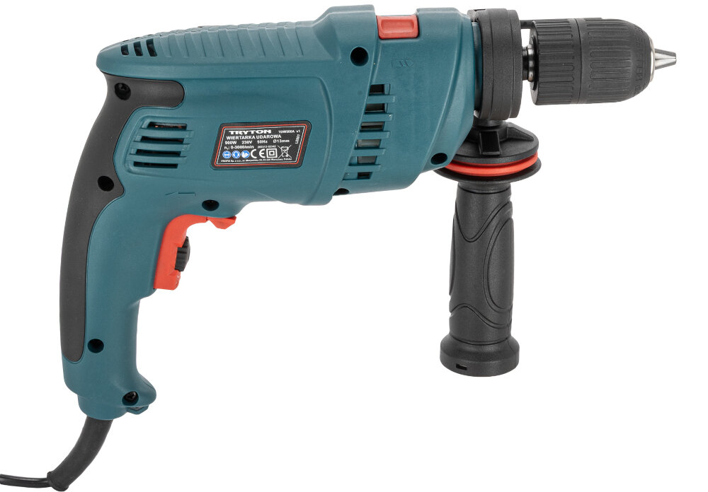 Wiertarka udarowa TRYTON TDW900A wiertarka na białym tle widoczna wiertarka na białym tle widoczna od przodu pod lekkim skosem wiercenie w drewnie do 25 mm w stali do 13 mm w betonie do 13 mm pojedynczy bieg i prędkość do 3000 obr./min pełna kontrola nad materiałem precyzja wiercenia