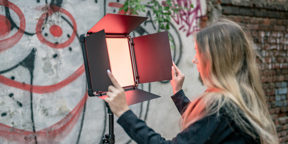 Lampa LED NEWELL Air 1100 metalowe wrota ograniczenia kąta