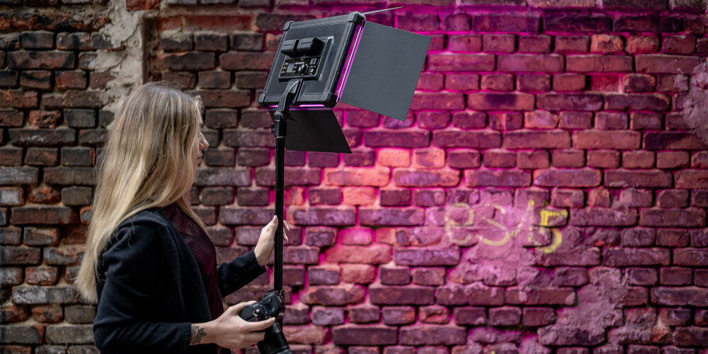 Lampa LED NEWELL Air 1100 aż 49 predefiniowanych efektów świetlnych ogień, zepsutą żarówkę czy telewizor szybkości i przejść kolorów