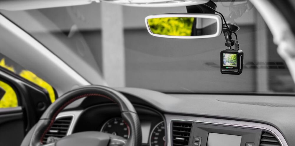 Wideorejestartor TRACER Tucana 2.2D FHD obiektyw rozdzielczość nagrywanie kąt zapis sensor czujnik montaż wymiary ładowanie zasilanie auto samochód rejestrowanie karta pamięć pojemność ładowarka obraz zdjęcia filmy aplikacja sterowanie