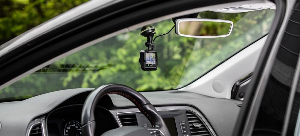 Wideorejestartor TRACER Tucana 2.2D FHD obiektyw rozdzielczość nagrywanie kąt zapis sensor czujnik montaż wymiary ładowanie zasilanie auto samochód rejestrowanie karta pamięć pojemność ładowarka obraz zdjęcia filmy aplikacja sterowanie