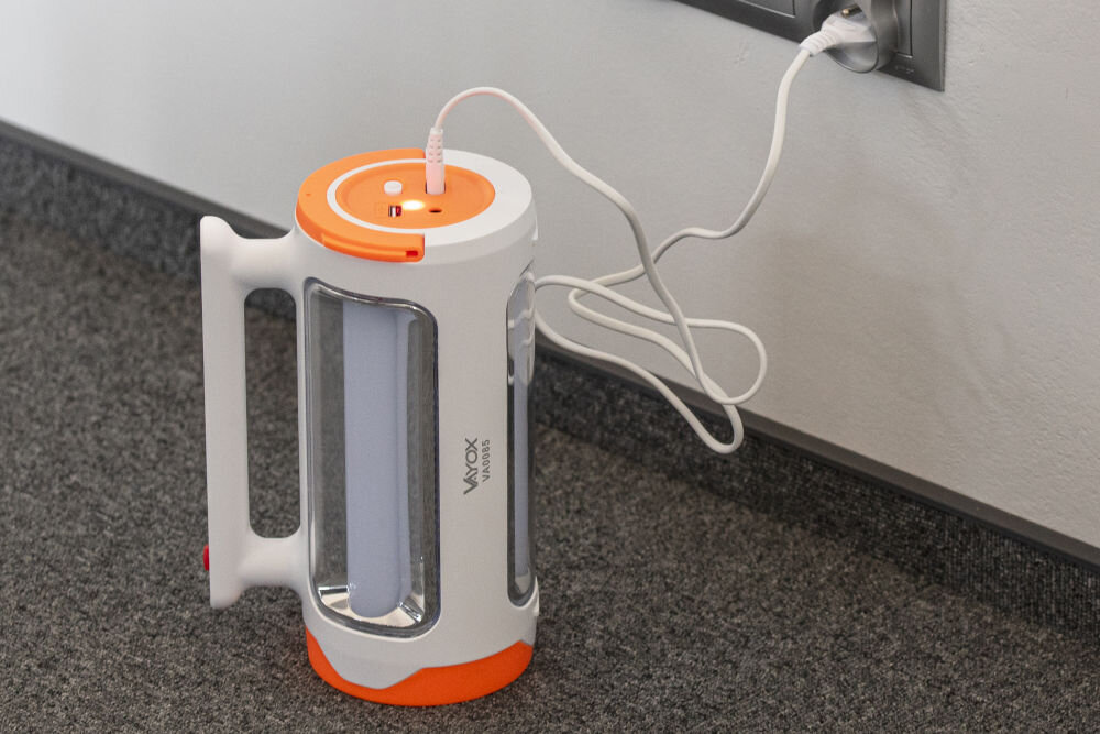 Latarka VAYOX VA0085 + powerbank obsluga przewod uzytkowanie